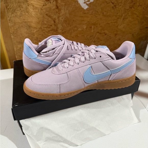 Nike Air Womens Sneakers - Picture 2 of 8